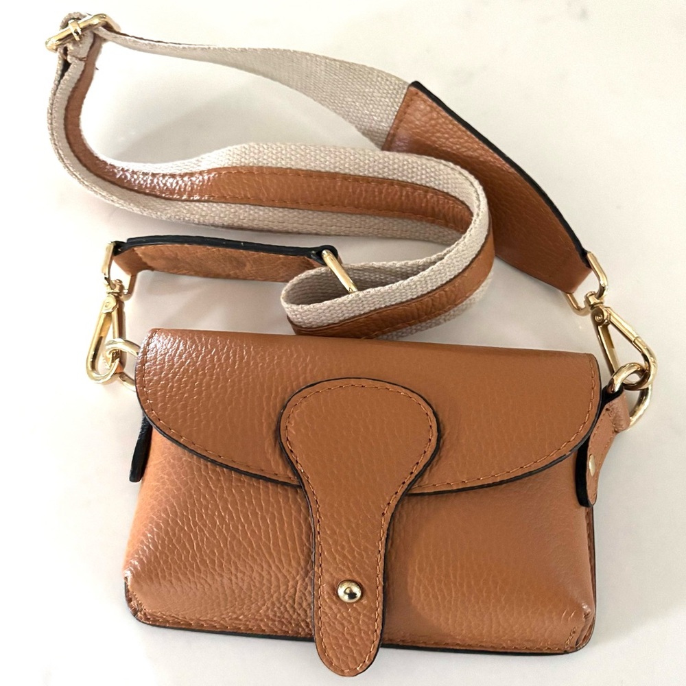 VERA PELLE•tan pebble faux leather messenger style sunglass crossbody bag EUC